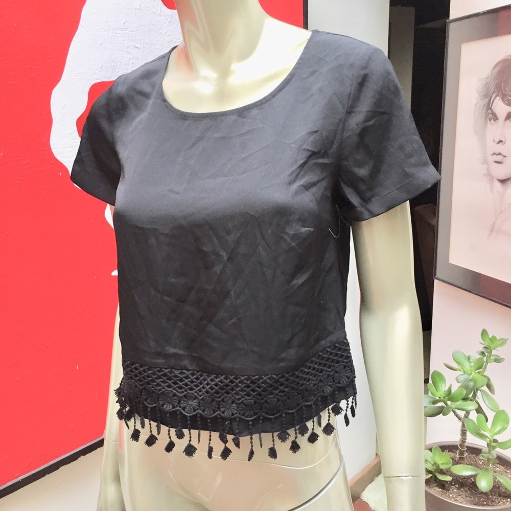 ⚡️Kensie black tassel crop top XS